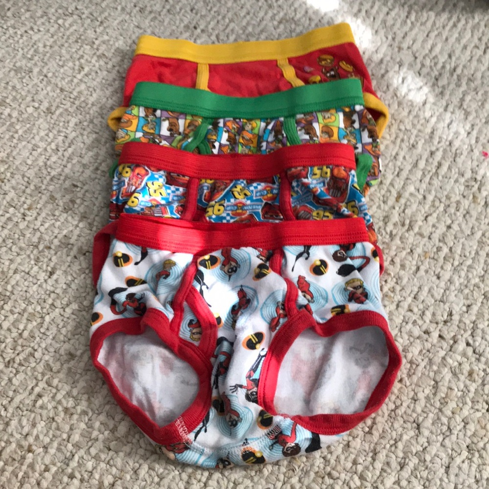 Scoopy Doo & Disney Pixar boy underwear size 6